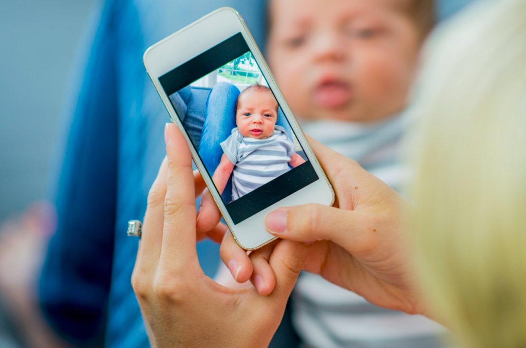 Sharenting in der Welt der Mode: Was Eltern beim Posten von Kinderbildern beachten sollten