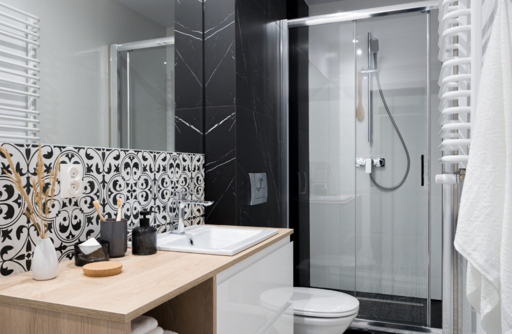 Minibad mit Dusche: Die besten Tipps für die Gestaltung und Nutzung von kleinen Badezimmern