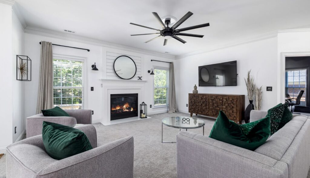 Graues Farbkonzept im Wohnzimmer Eleganz und Vielseitigkeit