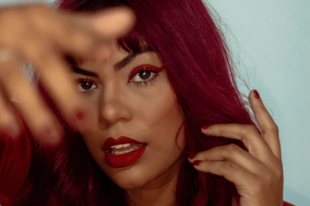 Cherry Cola Hair – Der angesagte TikTok Haarfarben-Trend 2025