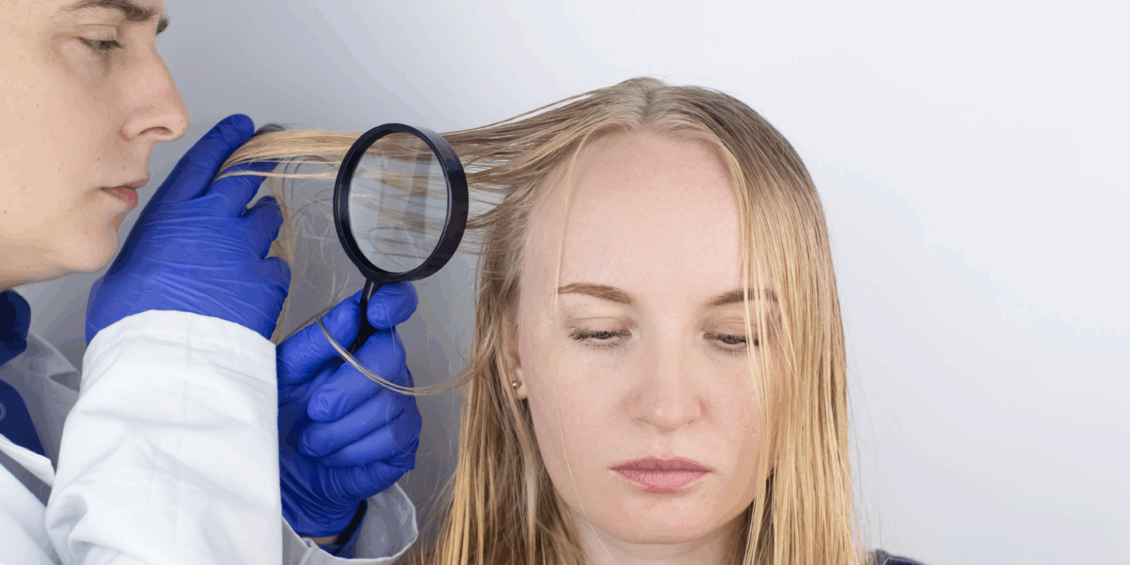 Warum werden meine Haare so schnell fettig Ursachen für fettige Haare
