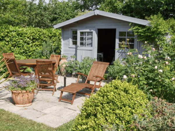 Gartenhütte perfekt einrichten