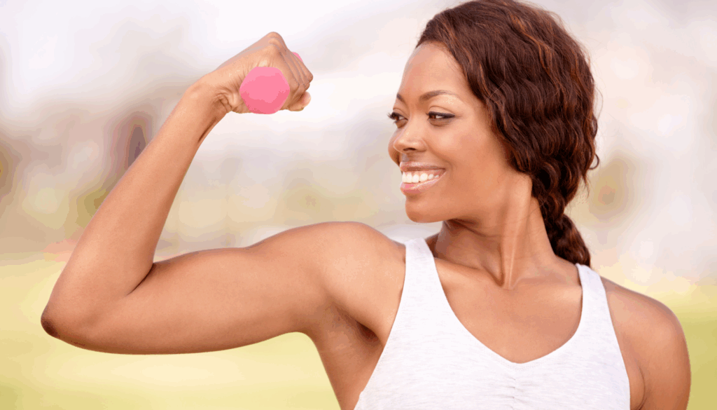 Straffe Oberarme mit 60 für ein starkes und selbstbewusstes Lebensgefühl