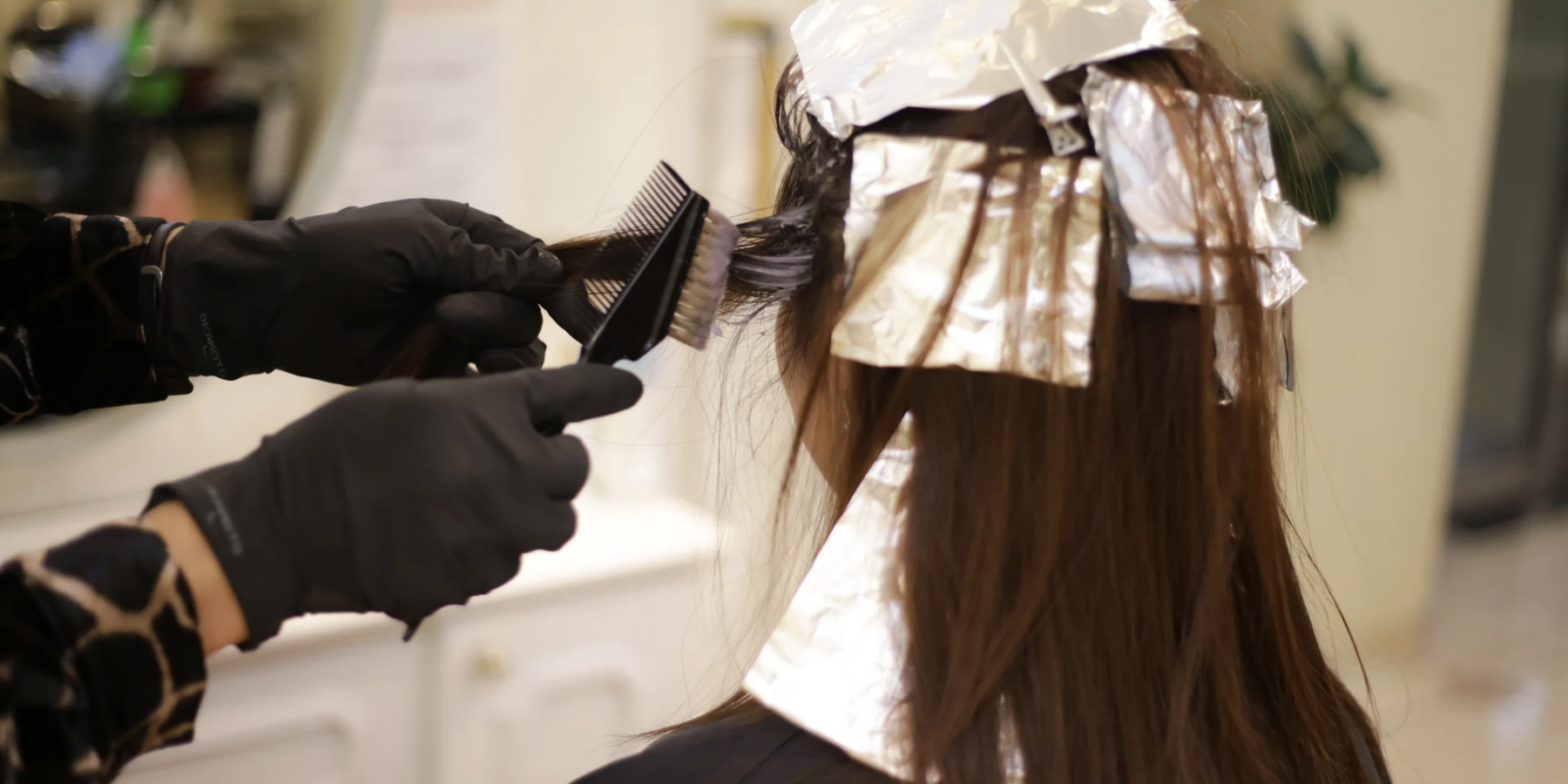 Dunkle Haare mit Highlights