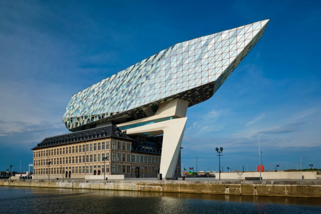von Zaha Hadid entworfene Gebäude