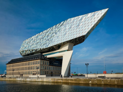 von Zaha Hadid entworfene Gebäude