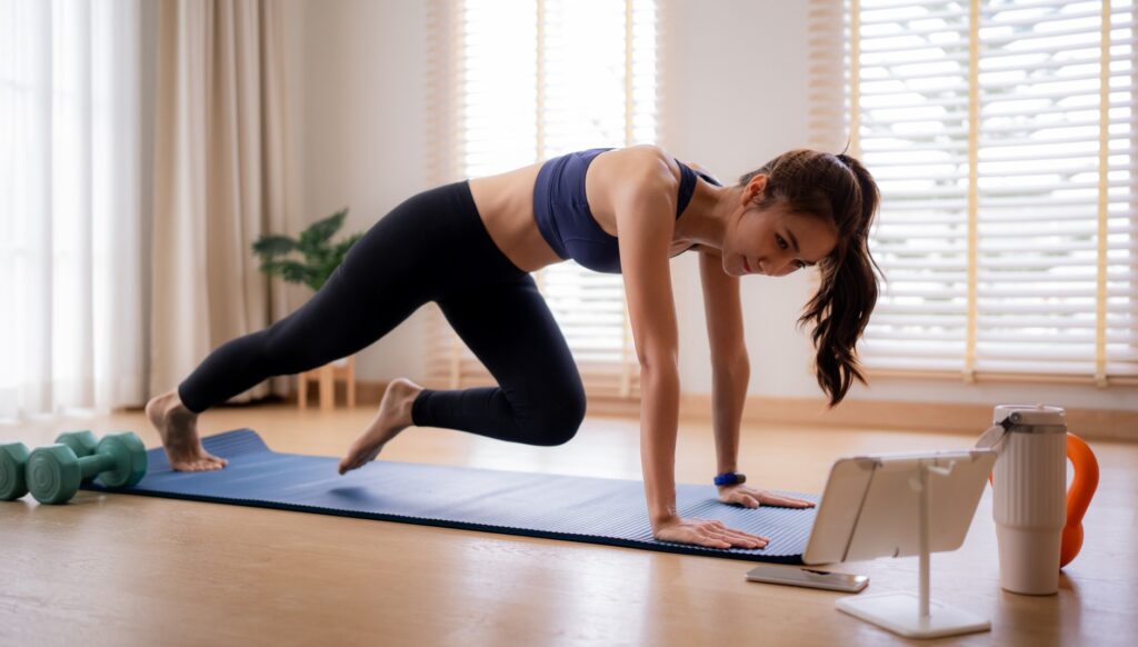 Bauchfett weg Übungen für zuhause Das Workout für einen flachen Bauch