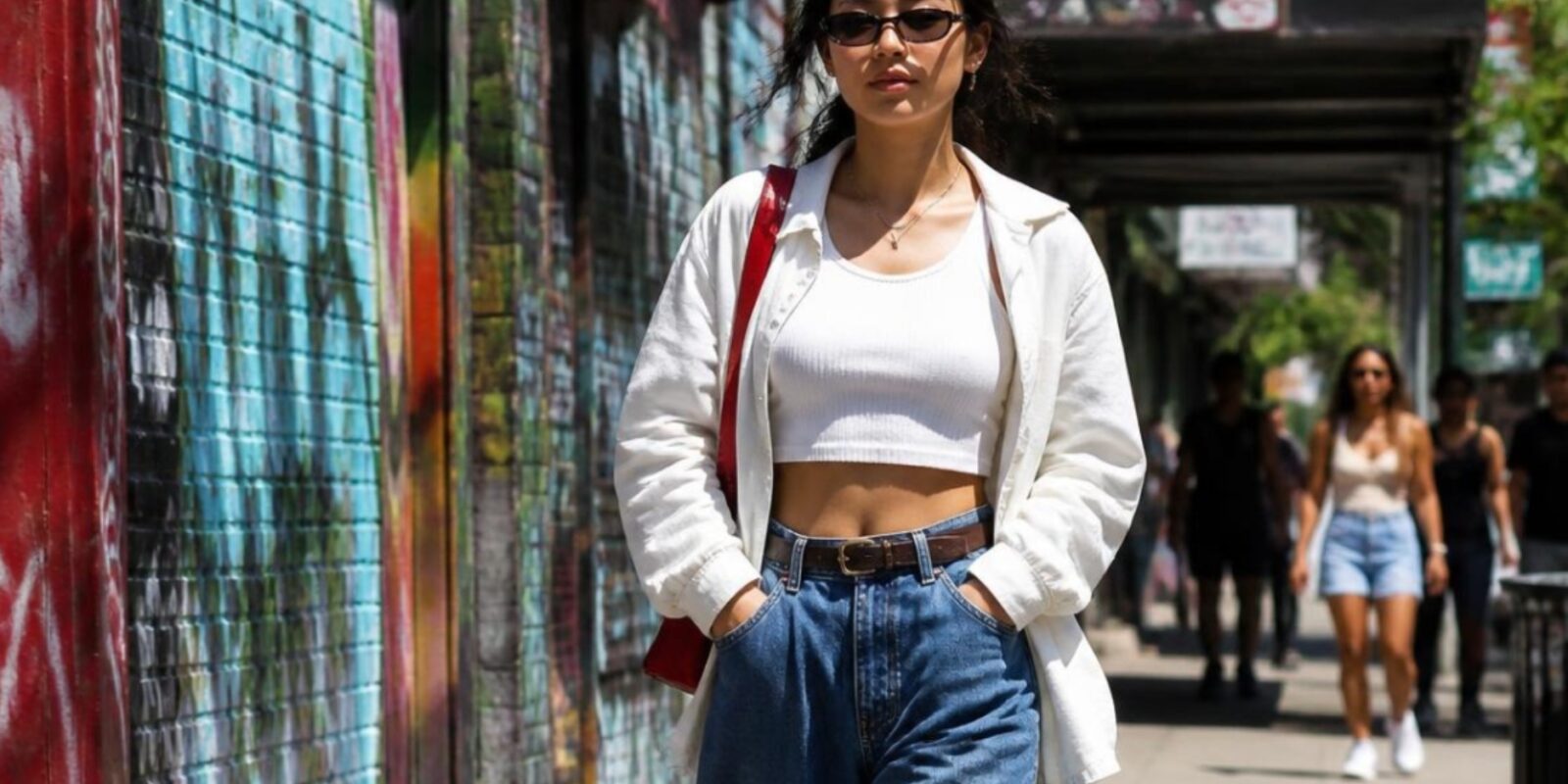 Barrel Jeans für kleine Frauen Warum der Trend endlich funktioniert