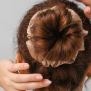 Einfache Frisuren für schulterlange Haare zum selber machen